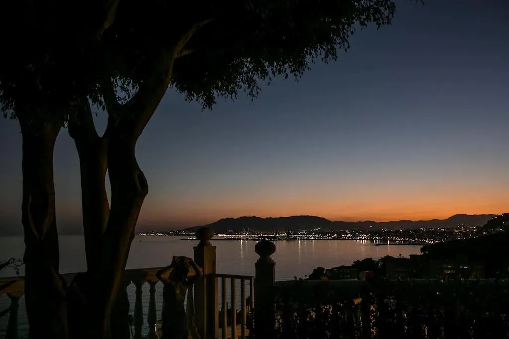 Andalusian Villa On The Sea And The Bay Of Málaga